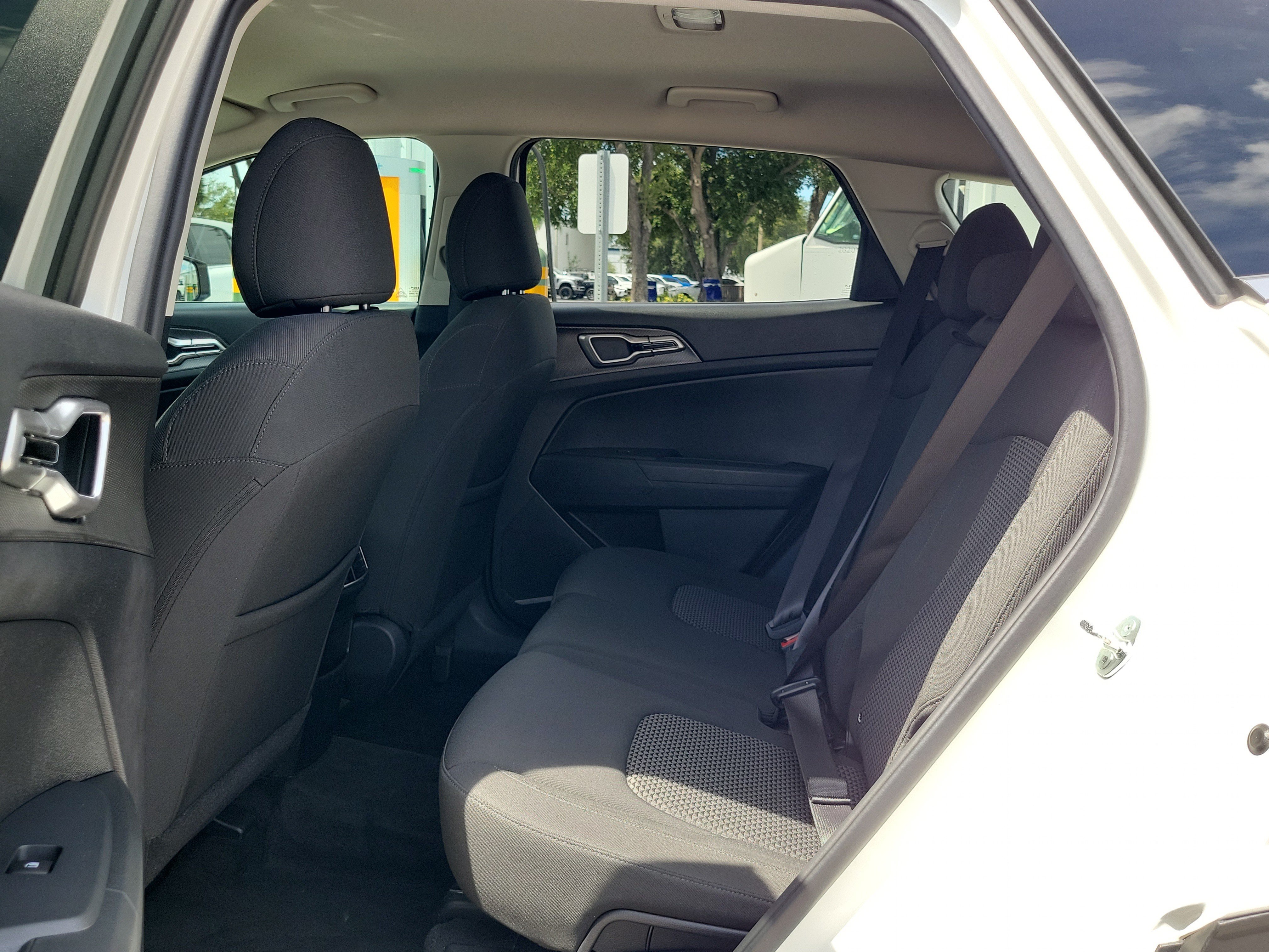 Used 2023 Kia Sportage LX AWD/4WD image 12