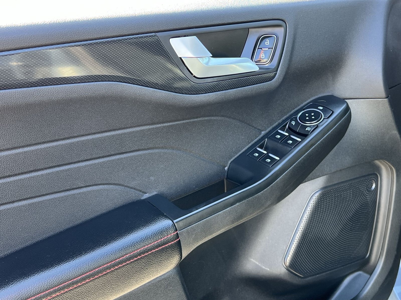 Certified 2025 Ford Escape ST-Line Select AWD/4WD image 15