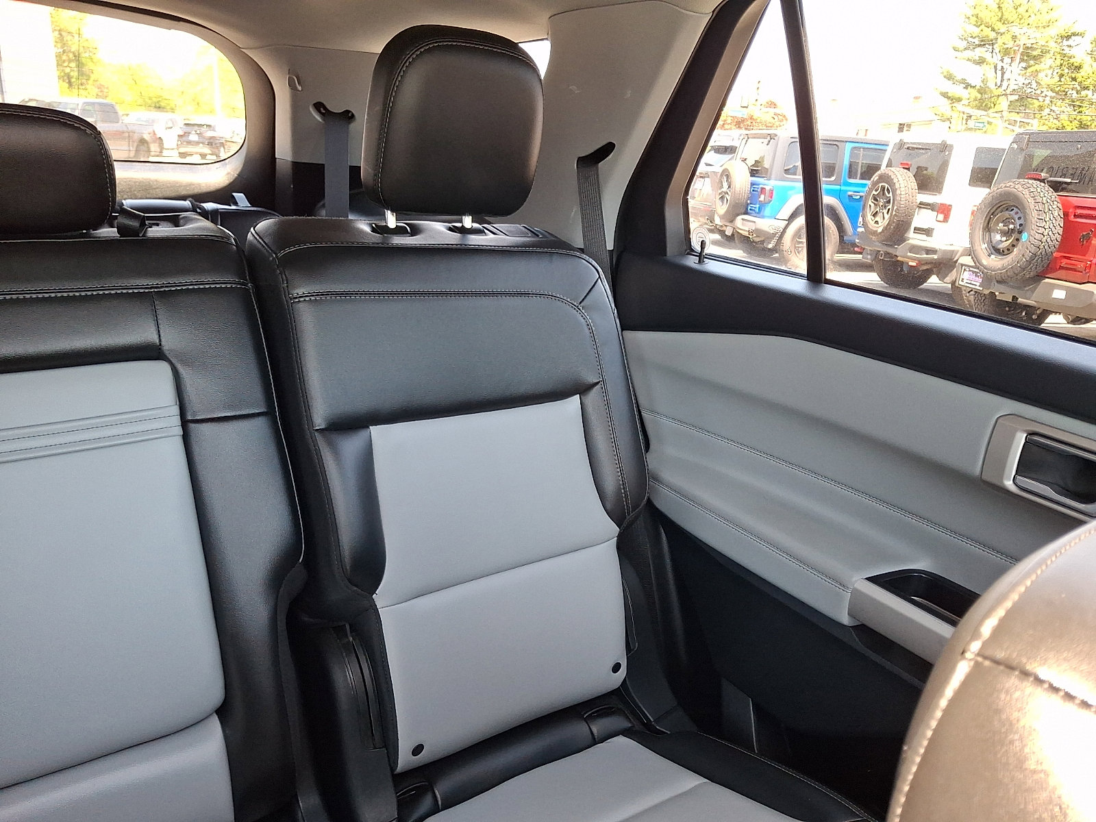 Certified 2022 Ford Explorer XLT w/ Equipment Group 202A AWD/4WD image 20