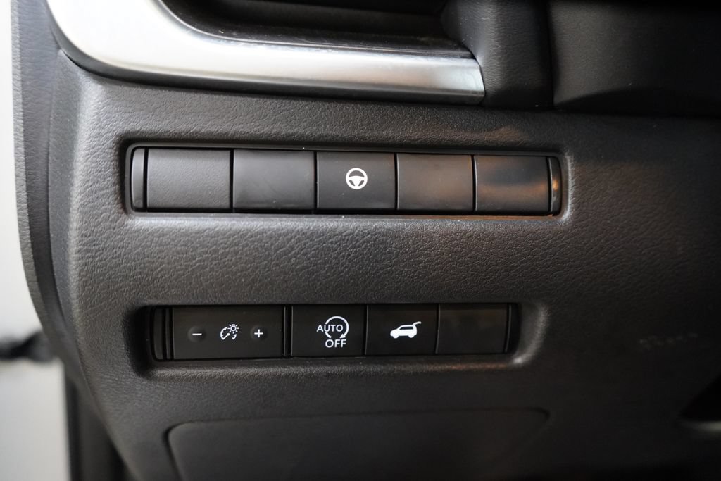 Used 2025 Nissan Rogue SV FWD image 30