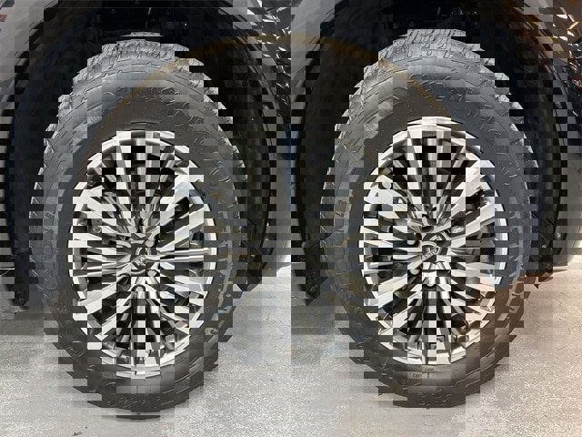 Used 2022 Nissan Armada SL w/ Captain's Chairs Package image 10