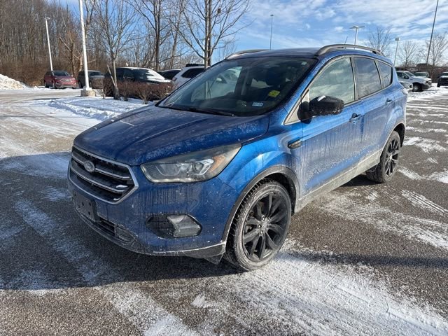 Certified 2018 Ford Escape SE w/ SE Sport Appearance Package image 3