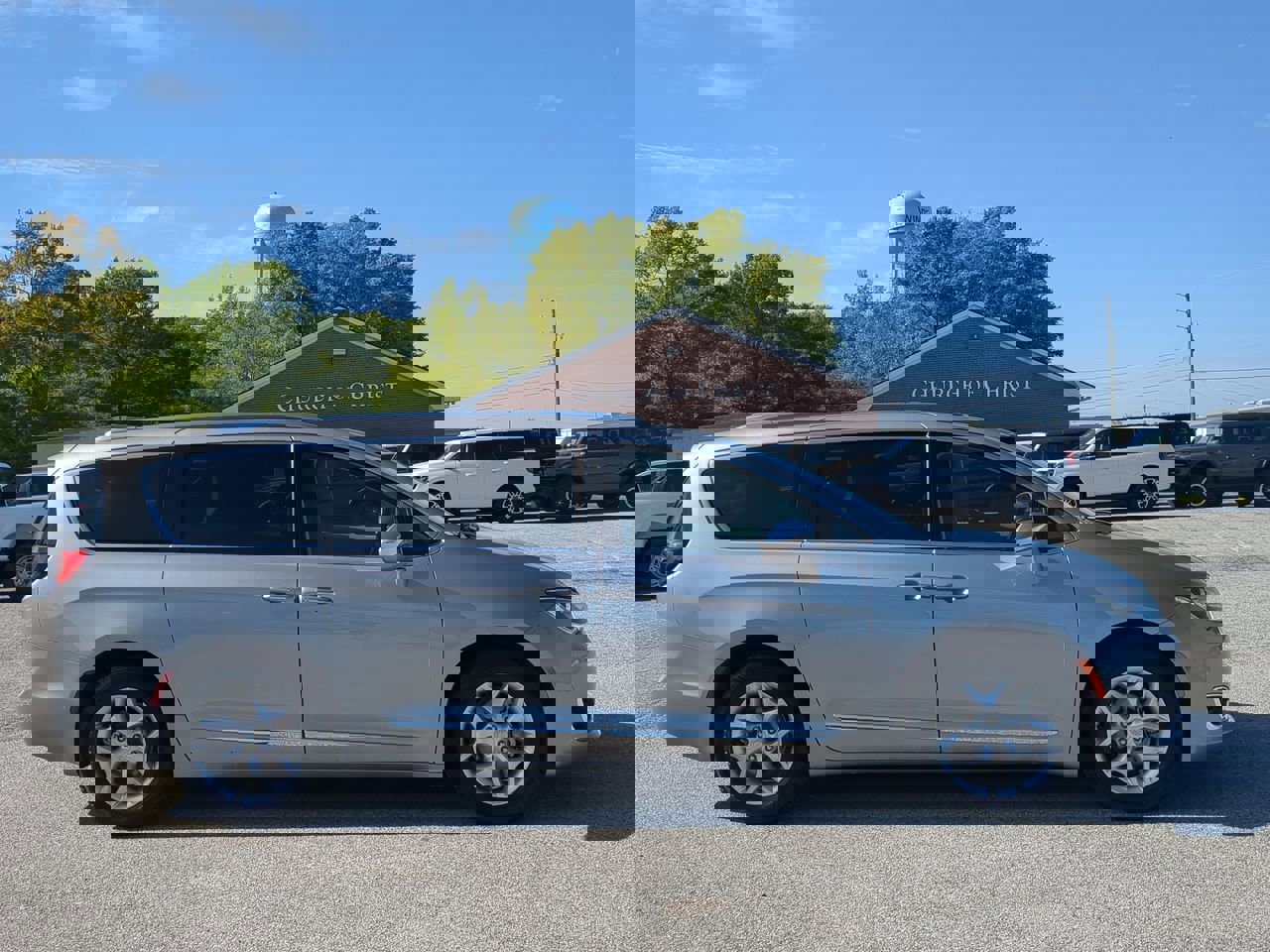 Used 2019 Chrysler Pacifica Limited w/ 8-pass Seating Package image 6