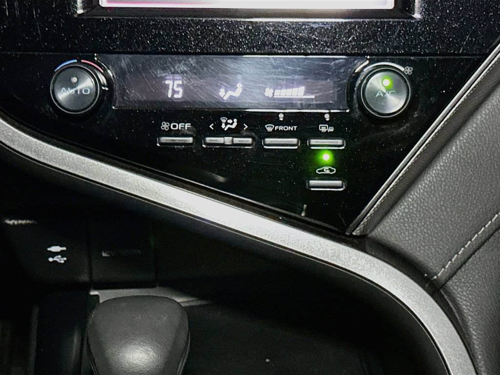 Used 2019 Toyota Camry SE w/ Convenience Package FWD image 16