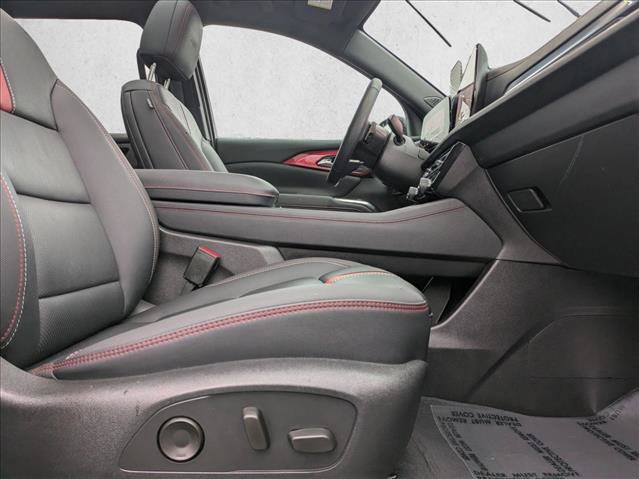 Used 2025 Chevrolet Traverse RS image 23