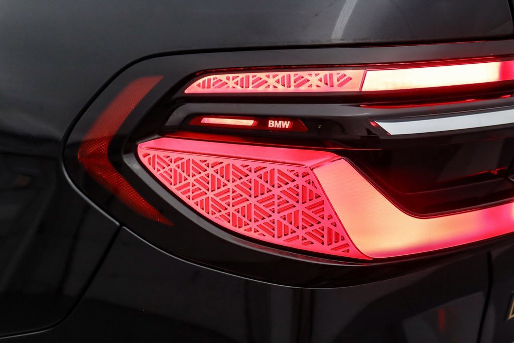 Used 2024 BMW X7 xDrive40i w/ Premium Package image 14