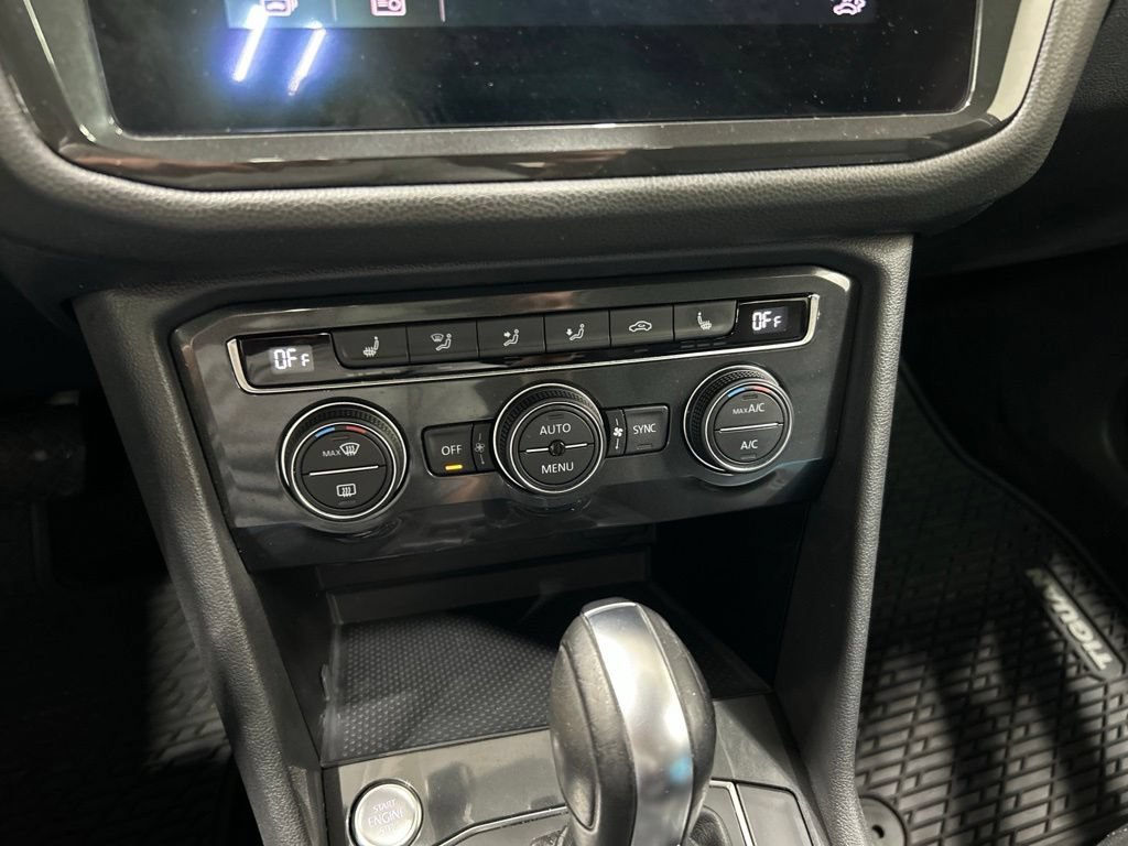Used 2018 Volkswagen Tiguan SE w/ Panoramic Sunroof Package FWD image 22