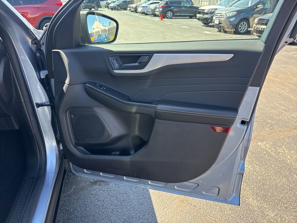 Certified 2022 Ford Escape SE w/ Cold Weather Package FWD image 32