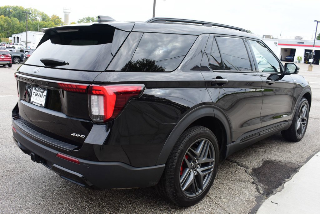 Certified 2025 Ford Explorer ST-Line w/ ST-Line Street Pack AWD/4WD image 5