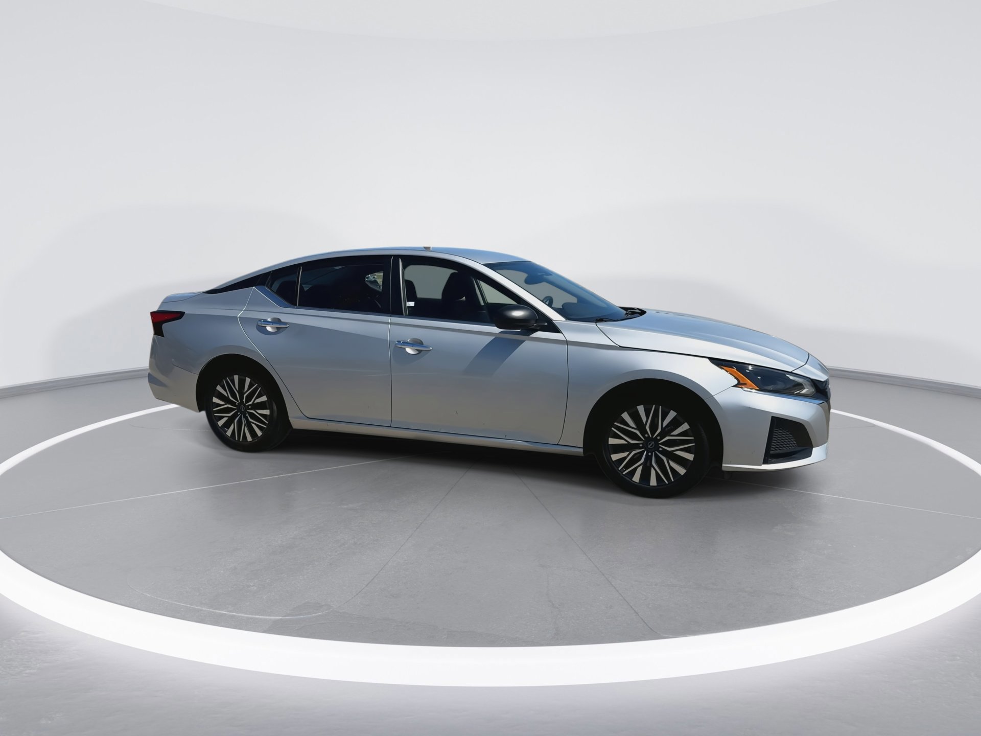 Used 2024 Nissan Altima 2.5 SV image 3