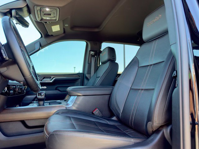 Used 2023 Chevrolet Silverado 1500 High Country w/ Technology Package AWD/4WD image 18