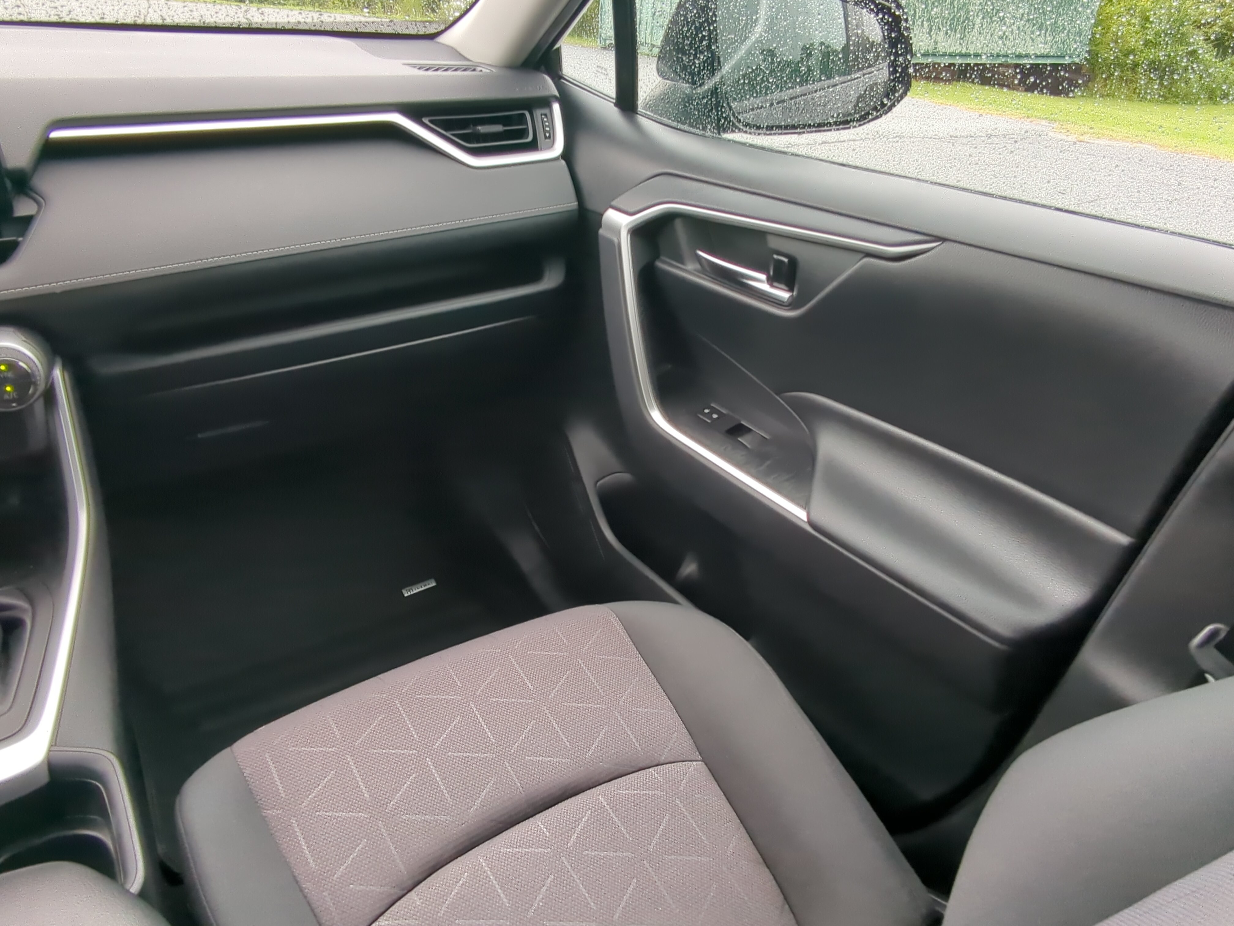 Used 2019 Toyota RAV4 XLE w/ Convenience Package FWD image 15
