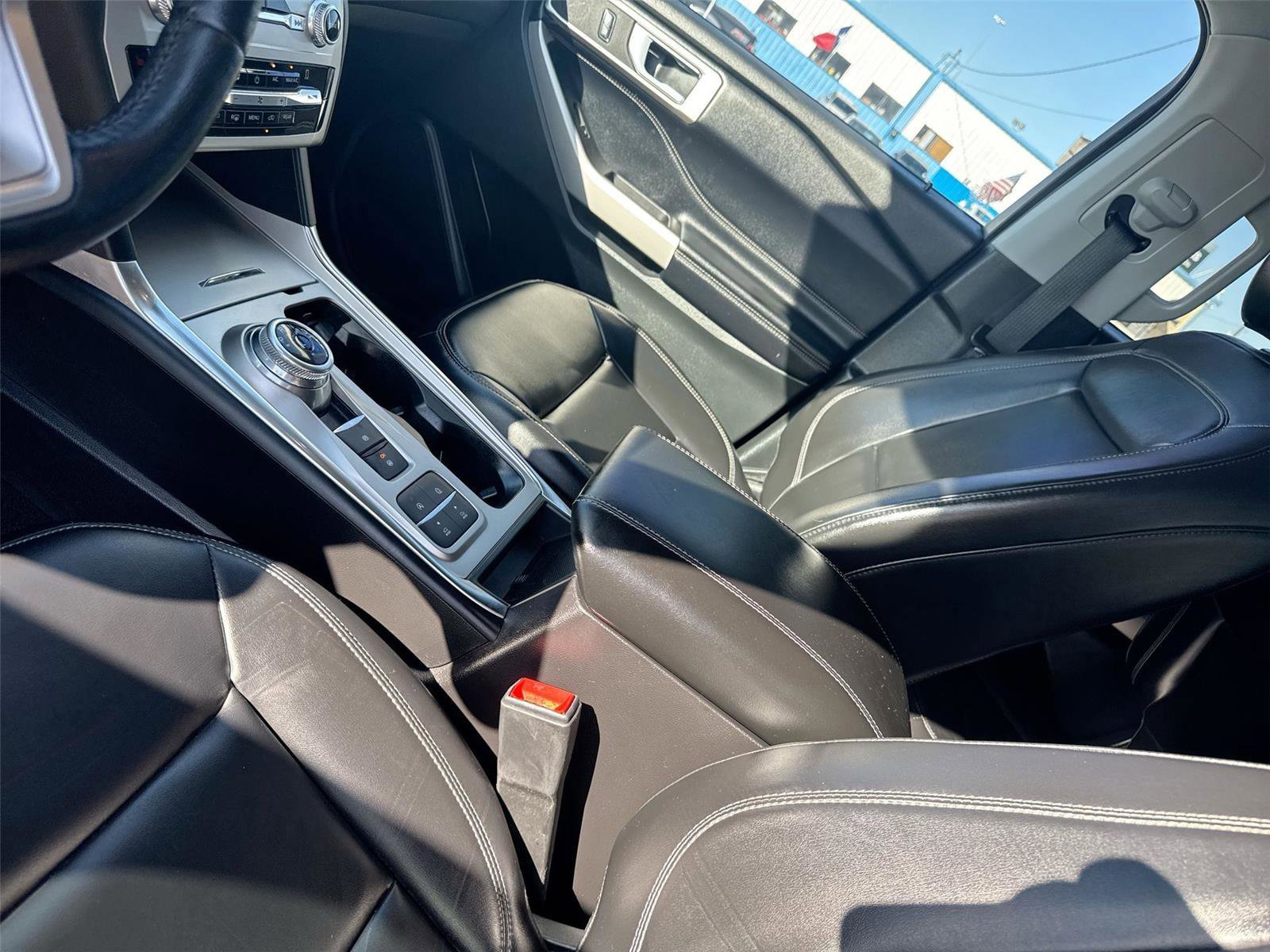 Certified 2021 Ford Explorer XLT w/ Equipment Group 202A image 24