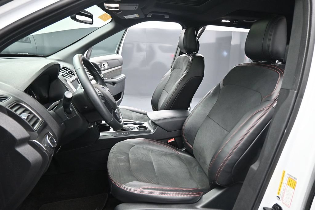Certified 2019 Ford Explorer XLT w/ Equipment Group 202A FWD image 9