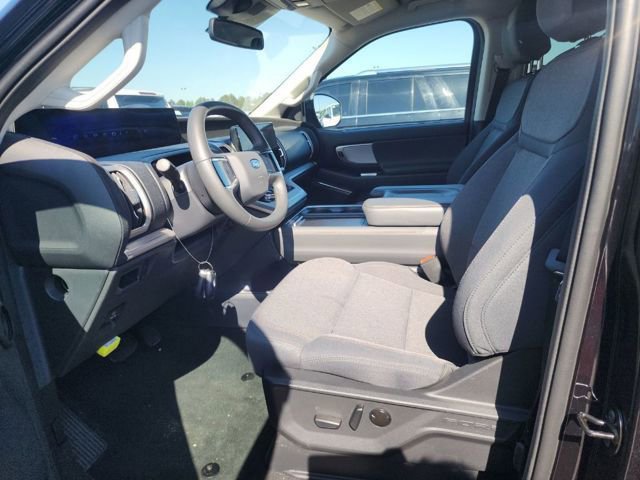 Certified 2025 Ford Expedition Active RWD image 3