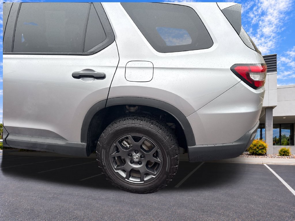 Used 2025 Honda Pilot TrailSport image 38