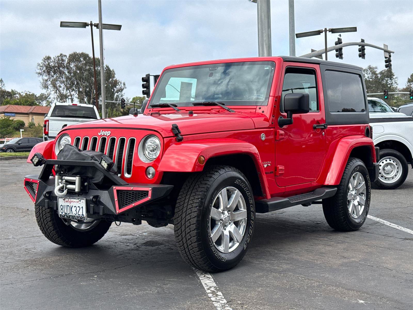 Used 2017 Jeep Wrangler Sahara w/ Connectivity Group AWD/4WD image 4