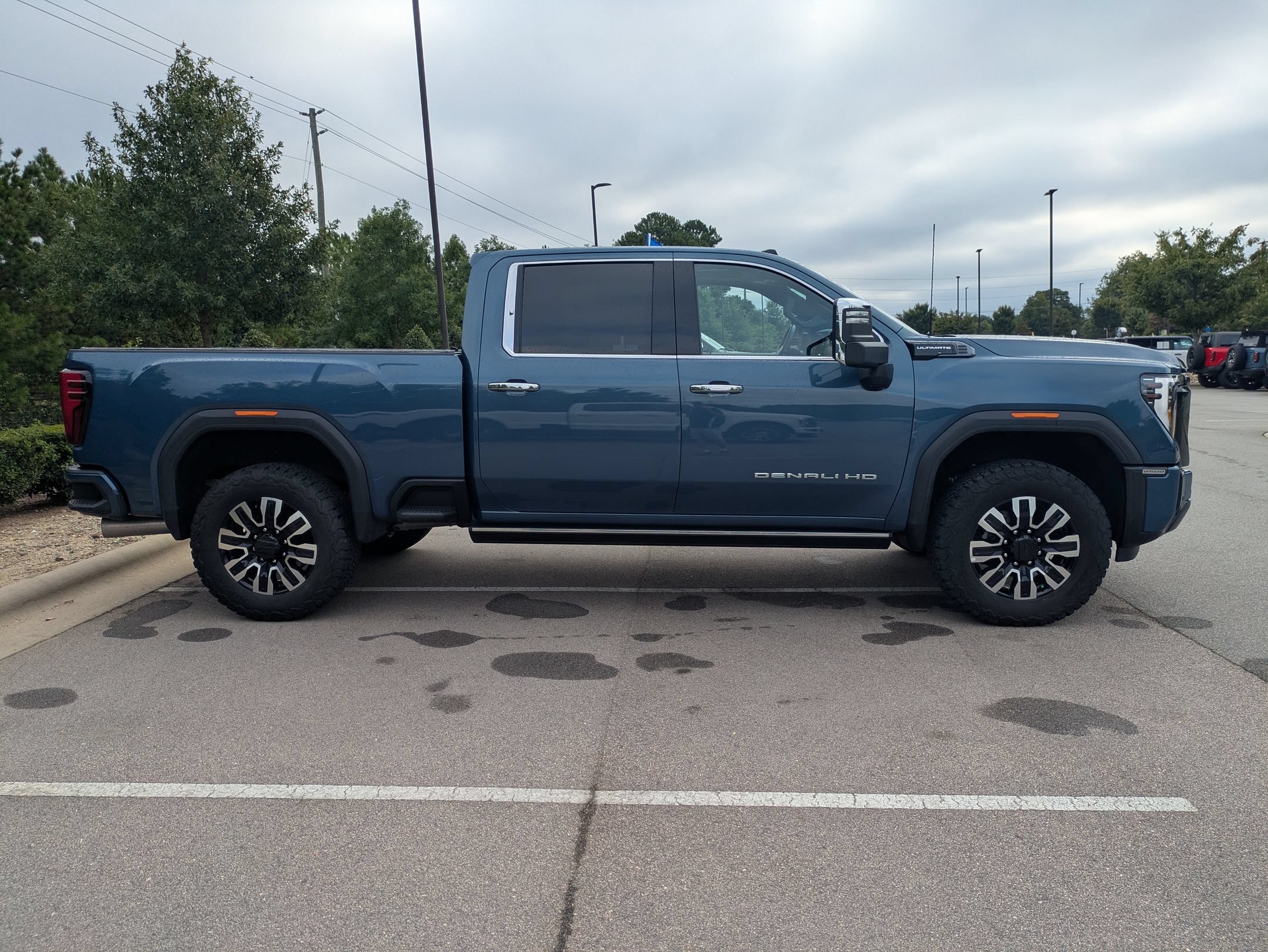 Used 2025 GMC Sierra 2500 Denali Ultimate AWD/4WD image 3
