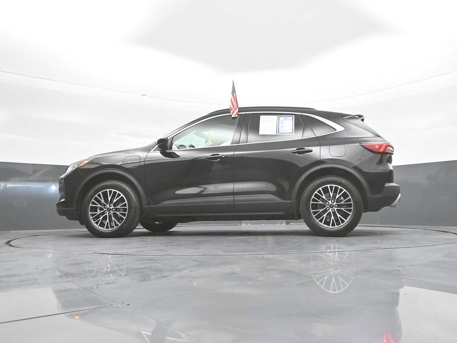 Certified 2026 Ford Escape SE w/ PHEV Premium Package FWD image 38