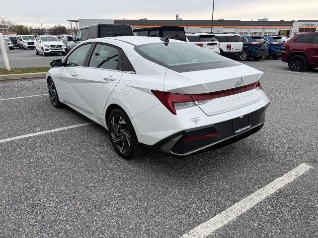 Used 2025 Hyundai Elantra SEL image 3