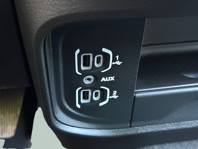 Used 2024 RAM 2500 Tradesman w/ Chrome Appearance Group AWD/4WD image 9