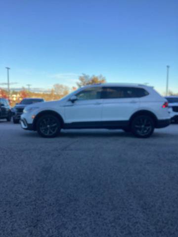 Used 2023 Volkswagen Tiguan SE AWD/4WD image 3