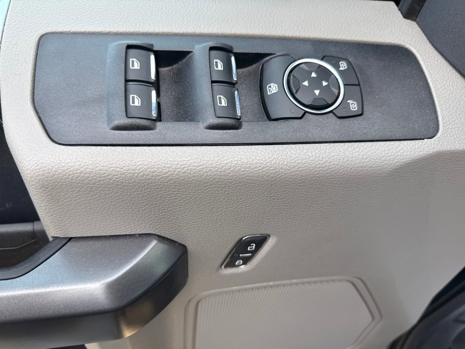 Certified 2022 Ford F350 XLT w/ XLT Value Package image 11