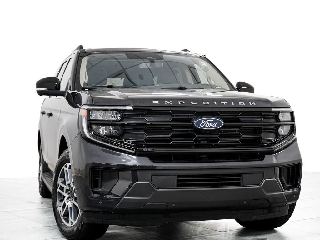 Certified 2025 Ford Expedition Active AWD/4WD image 3