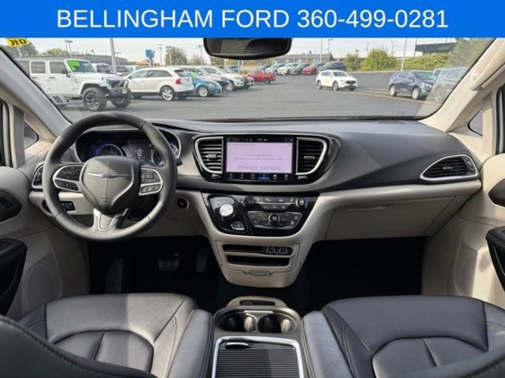 Used 2024 Chrysler Pacifica Touring-L image 28