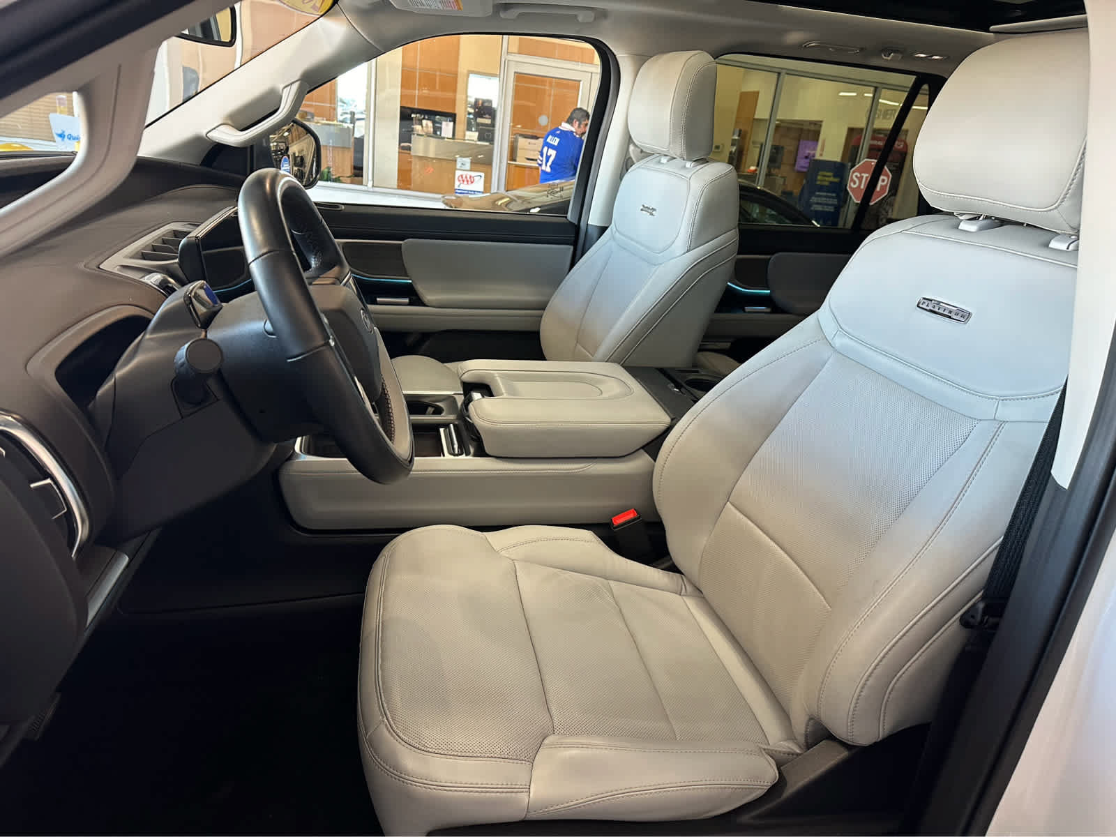 Certified 2025 Ford Expedition Platinum AWD/4WD image 24