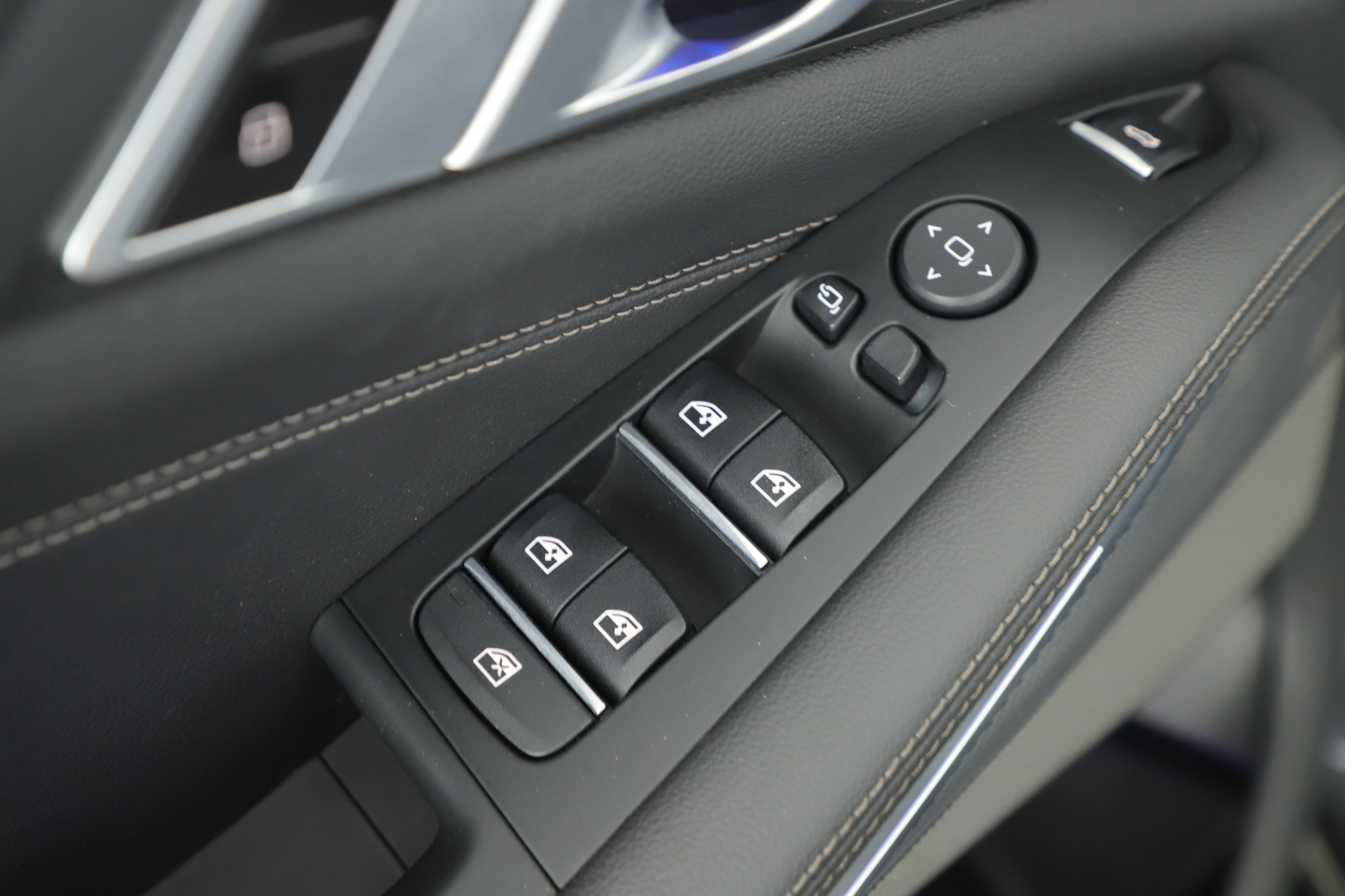 Used 2021 BMW X5 sDrive40i w/ M Sport Package image 9