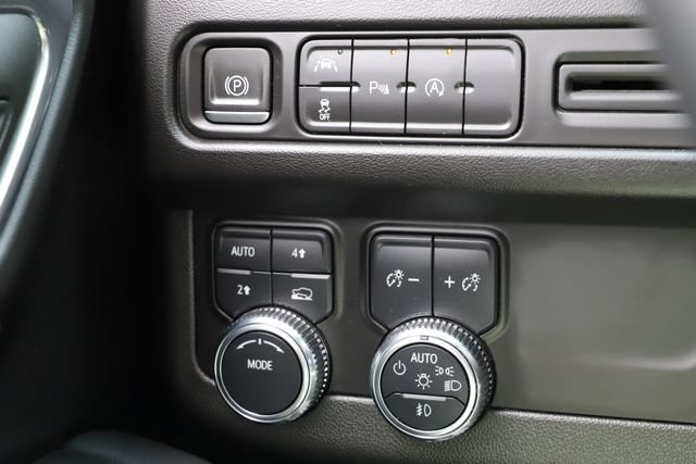 Used 2024 GMC Yukon XL SLE AWD/4WD image 35