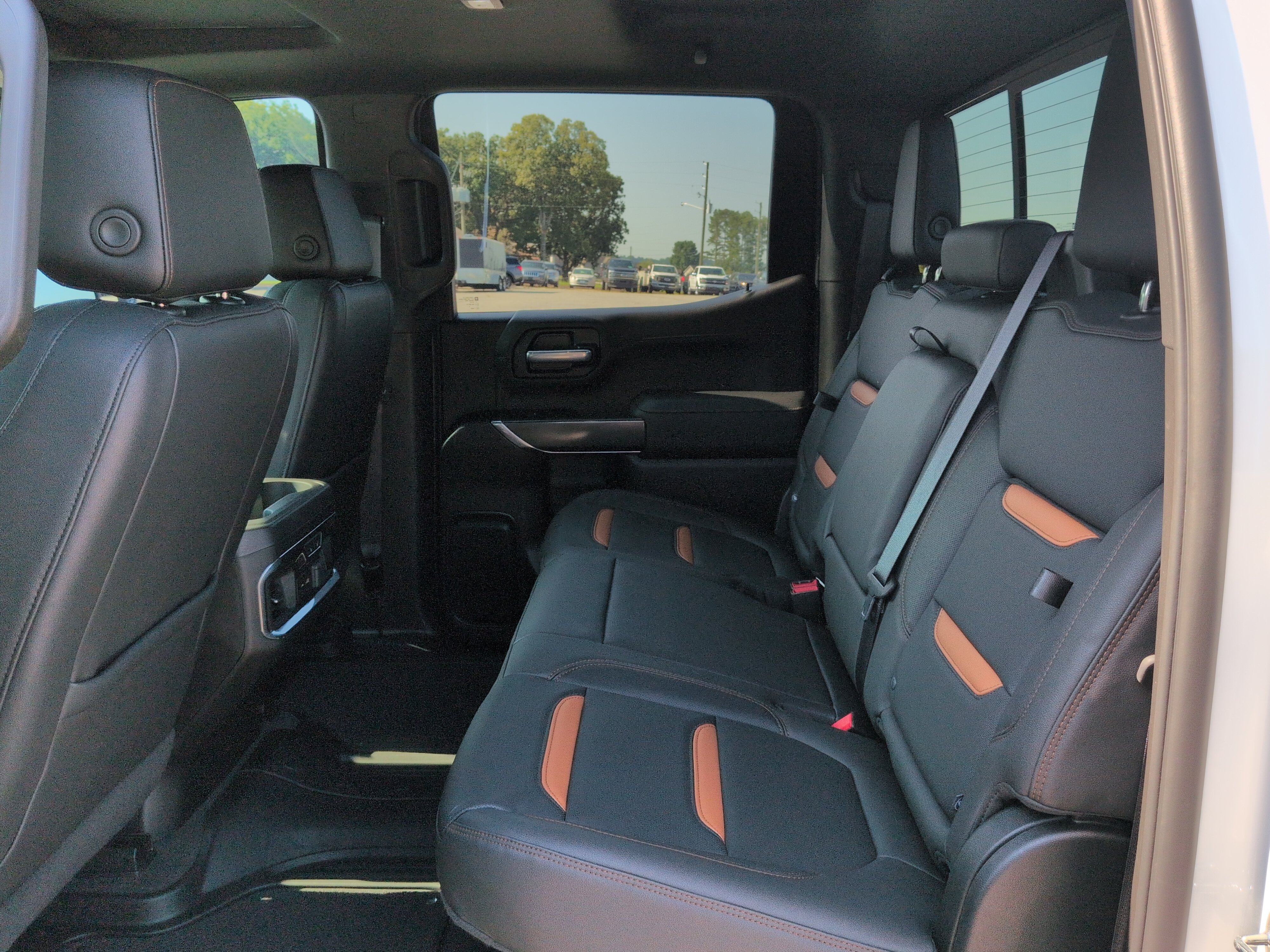 Used 2021 GMC Sierra 1500 AT4 w/ AT4 Premium Package AWD/4WD image 12