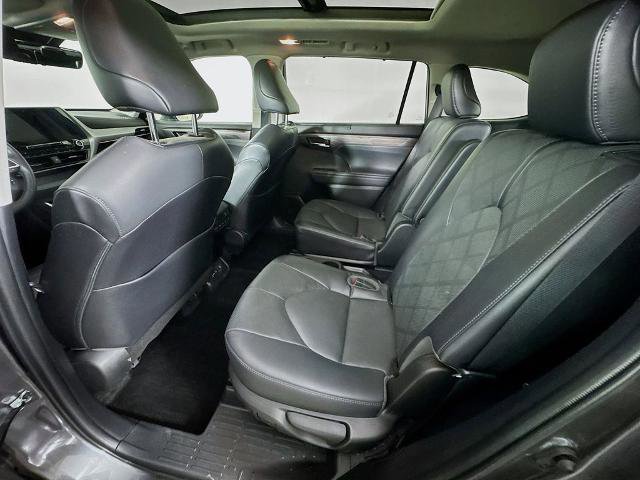 Used 2022 Toyota Highlander Platinum image 23