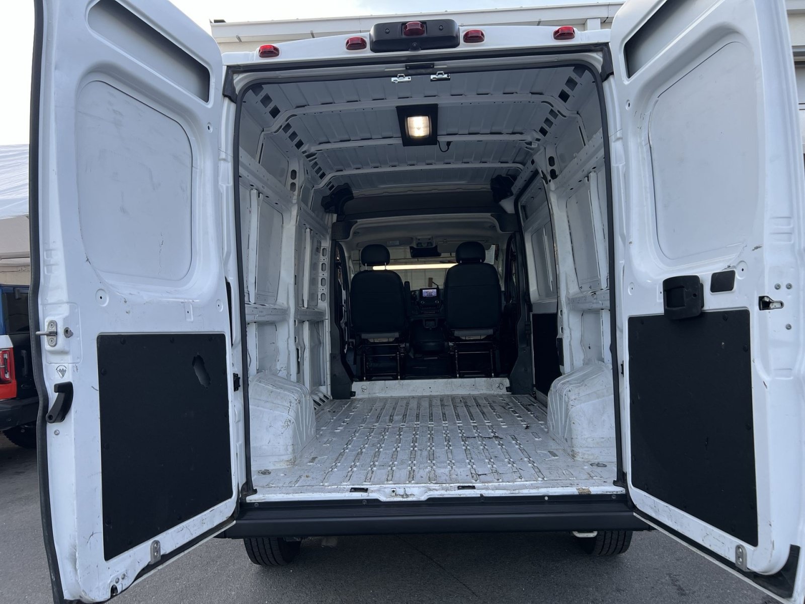 Used 2024 RAM ProMaster 2500 w/ Convenience Group FWD image 48