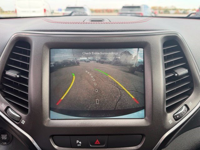Used 2020 Jeep Cherokee Trailhawk w/ Comfort/Convenience Group AWD/4WD image 22