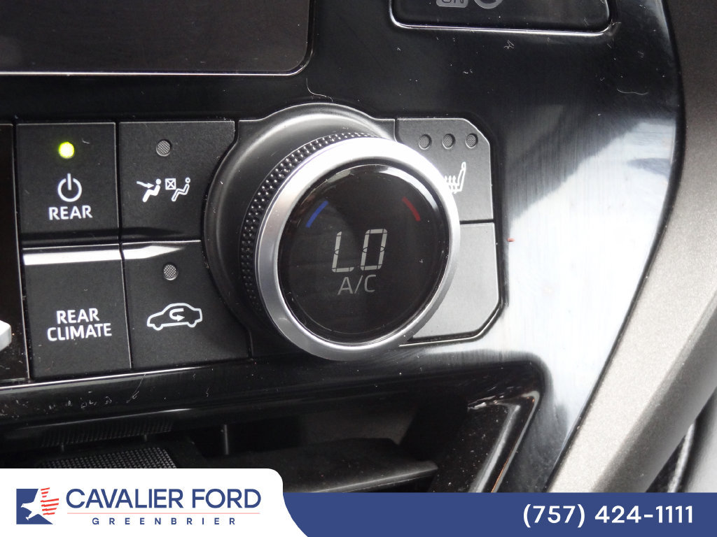 Used 2023 Toyota Highlander XLE FWD image 32