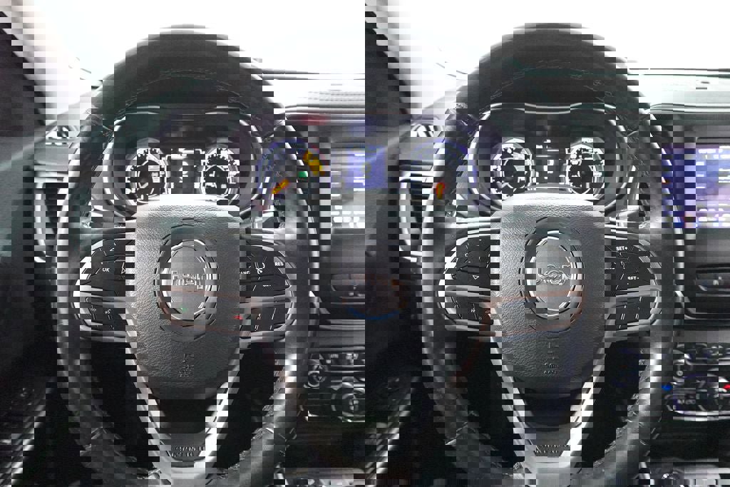 Used 2019 Jeep Cherokee Latitude Plus w/ Cold Weather Group image 14