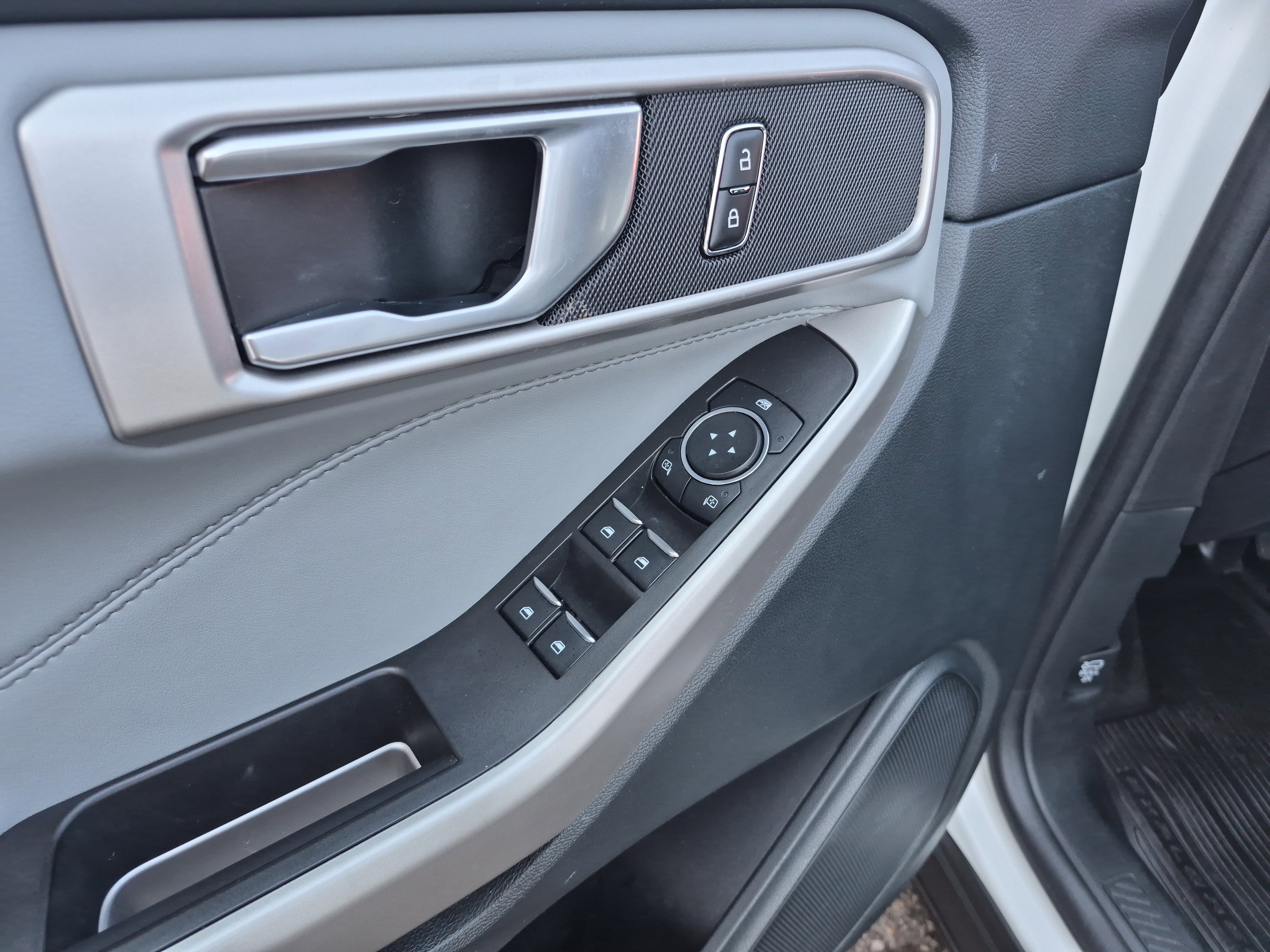 Certified 2023 Ford Explorer XLT w/ Equipment Group 202A image 10