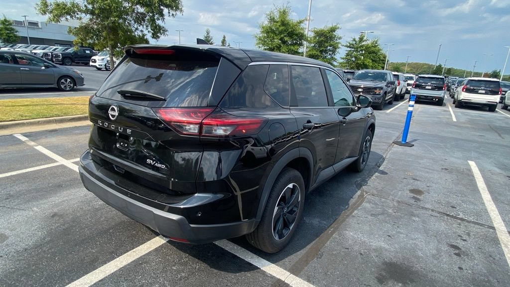 Used 2024 Nissan Rogue SV AWD/4WD image 7