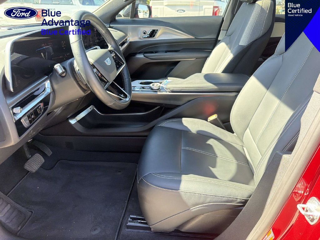 Used 2024 Cadillac Lyriq Tech RWD image 30