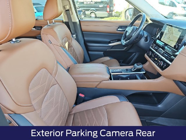 Used 2024 Nissan Pathfinder Platinum FWD image 12