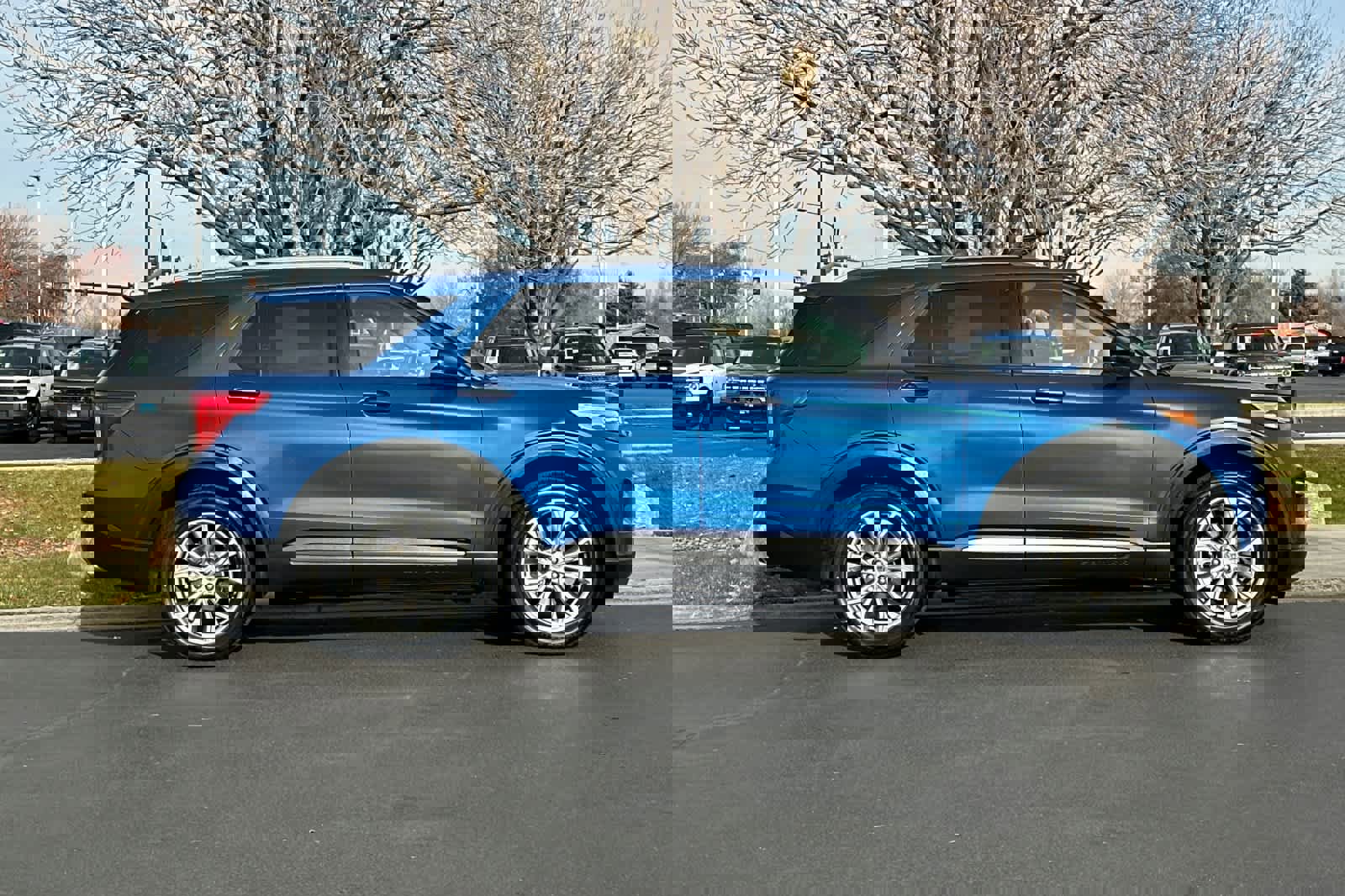 Certified 2022 Ford Explorer Limited w/ Equipment Group 301A image 6