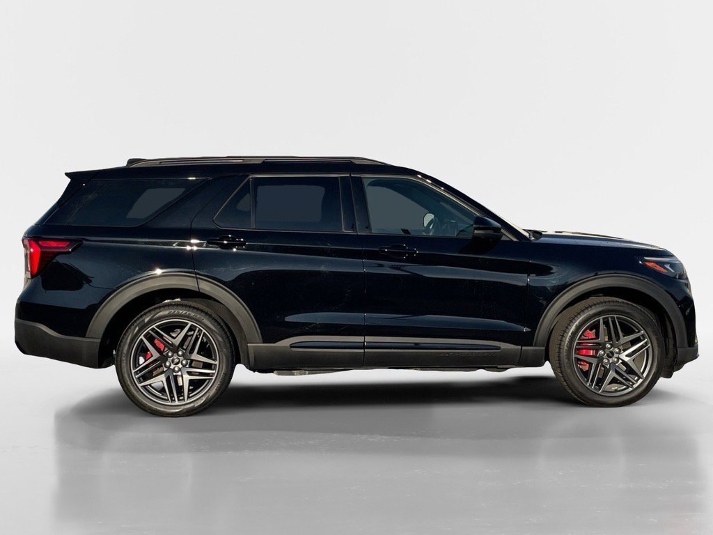 Certified 2025 Ford Explorer ST-Line w/ ST-Line Street Pack image 7