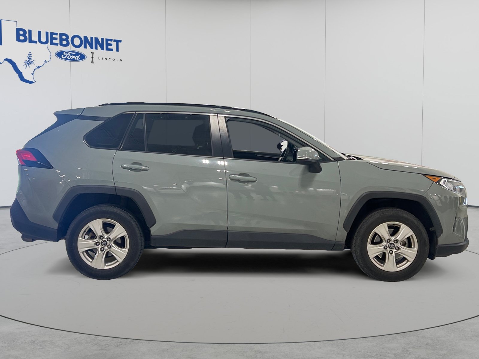 Used 2021 Toyota RAV4 XLE FWD image 4