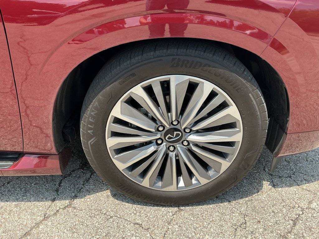Used 2025 INFINITI QX80 Sensory AWD/4WD image 11