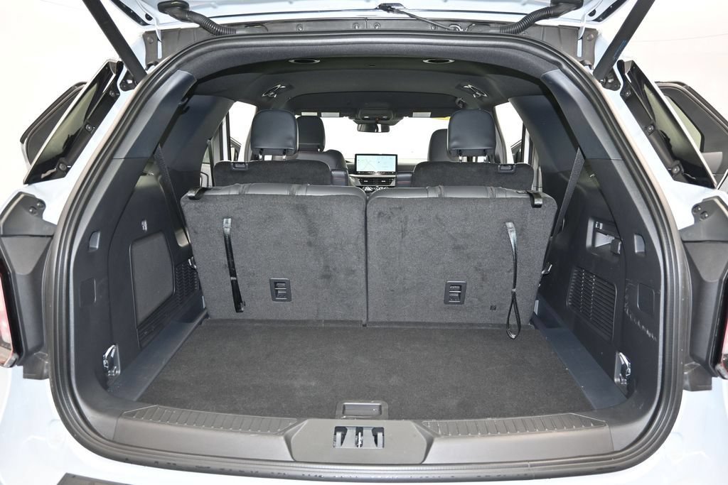 Certified 2026 Ford Explorer ST-Line w/ ST-Line Street Pack RWD image 11