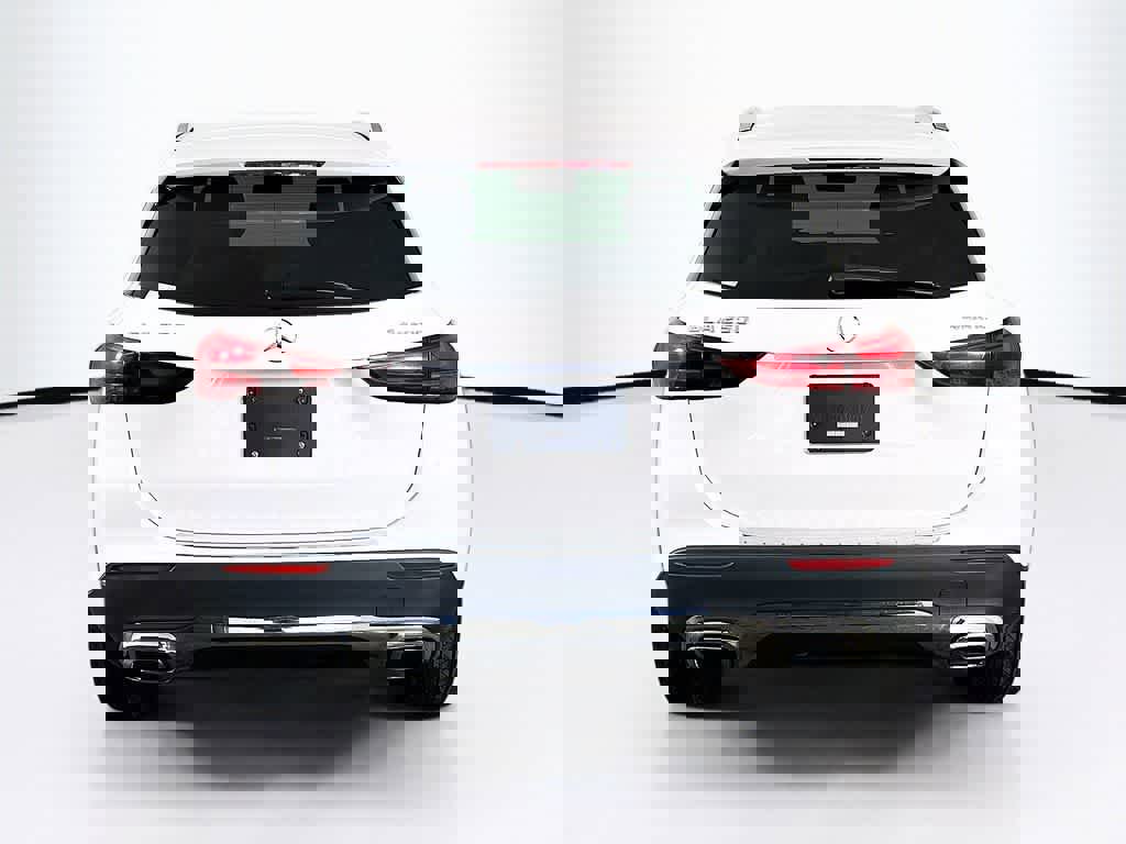 Used 2025 Mercedes-Benz GLA 250 4MATIC image 4