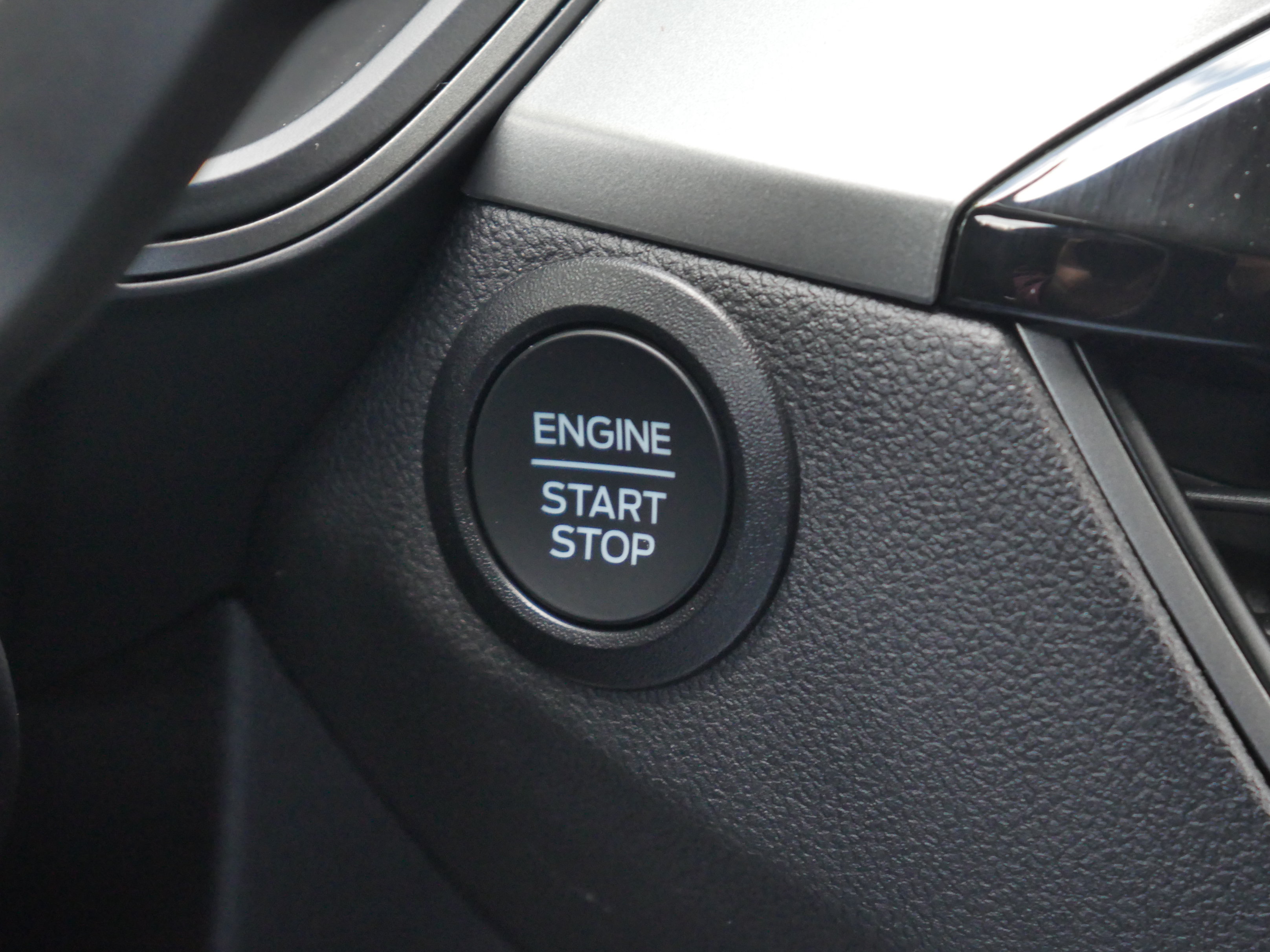 Certified 2025 Ford Escape Active AWD/4WD image 8