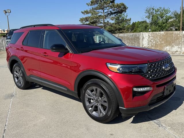 Certified 2023 Ford Explorer XLT w/ Equipment Group 202A AWD/4WD image 3